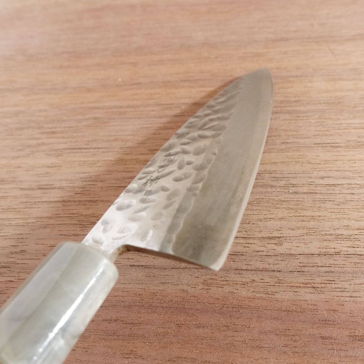 Sekitoushin Aji-Kiri Knife, Sharpened, Ko-Deba, Tsuchime Pattern, Marble Handle, 110mm