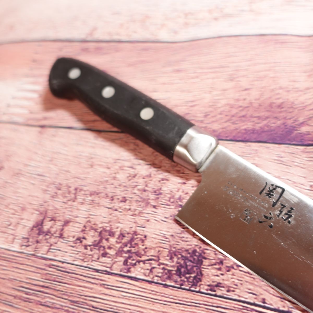 Couteau Santoku Seki-Magoroku Yusou, petit, aiguisé, couteau tout usage, acier inoxydable, double tranchant, molybdène vanadium, KAI