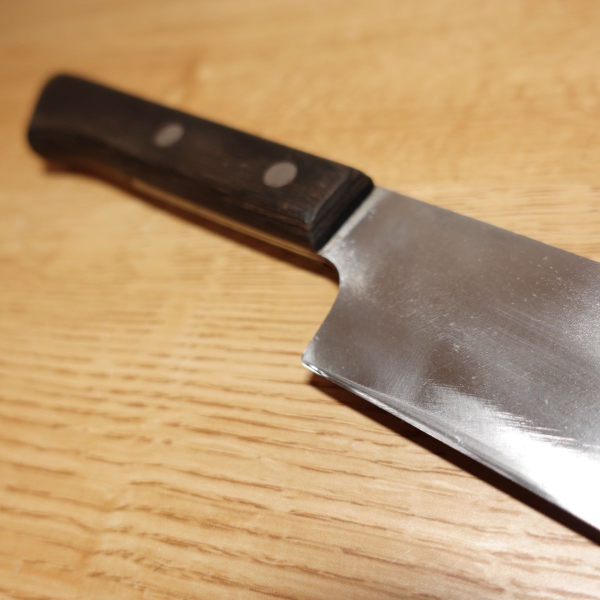 Tokyo Yamafuji Allzweckmesser, geschärft, Santoku, Hon-Warikomi, westliches Messer, zweischneidig