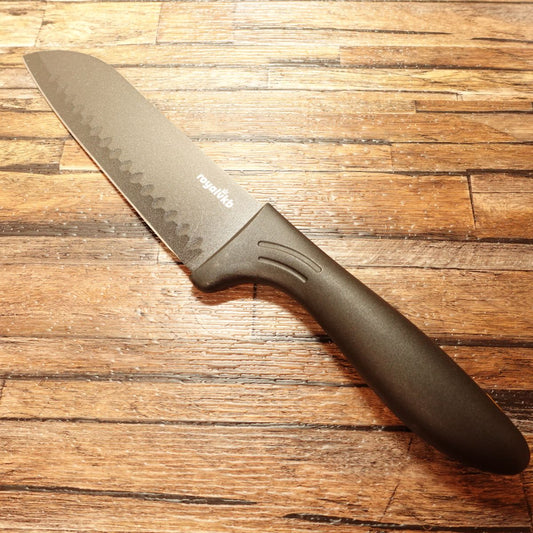 Couteau Santoku ROYALVKB, aiguisé, revêtement noir, alvéolé, à double tranchant, presque jamais utilisé