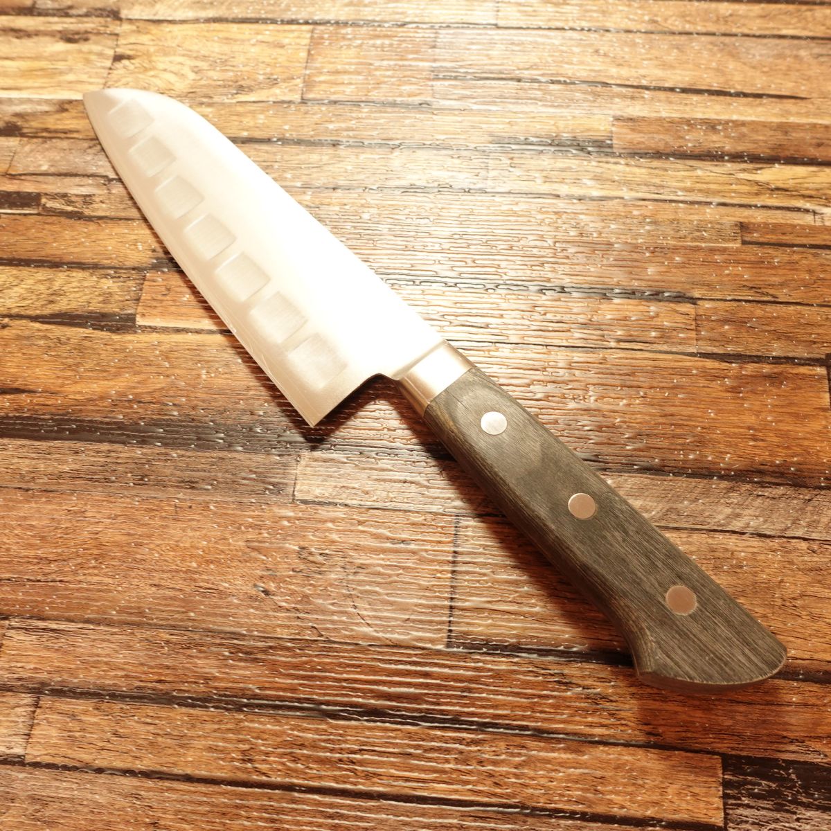 Couteau Santoku Echigo Tamasaburo, aiguisé, couteau tout usage, fabriqué au Japon, à double tranchant, Hon-Warikomi, 3 couches, alvéolé