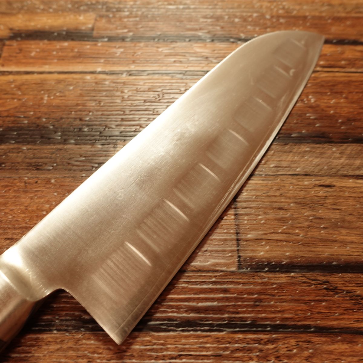 Couteau Santoku Echigo Tamasaburo, aiguisé, couteau tout usage, fabriqué au Japon, à double tranchant, Hon-Warikomi, 3 couches, alvéolé