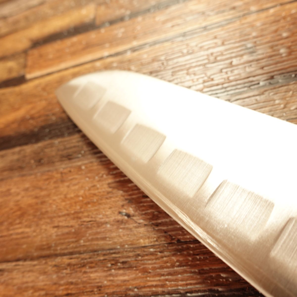 Couteau Santoku Echigo Tamasaburo, aiguisé, couteau tout usage, fabriqué au Japon, à double tranchant, Hon-Warikomi, 3 couches, alvéolé