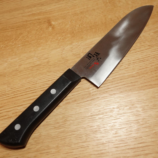 Couteau Santoku Seki-Magoroku Moegi, aiguisé, polyvalent, couteau occidental, à double tranchant, acier inoxydable, Moegi, KAI