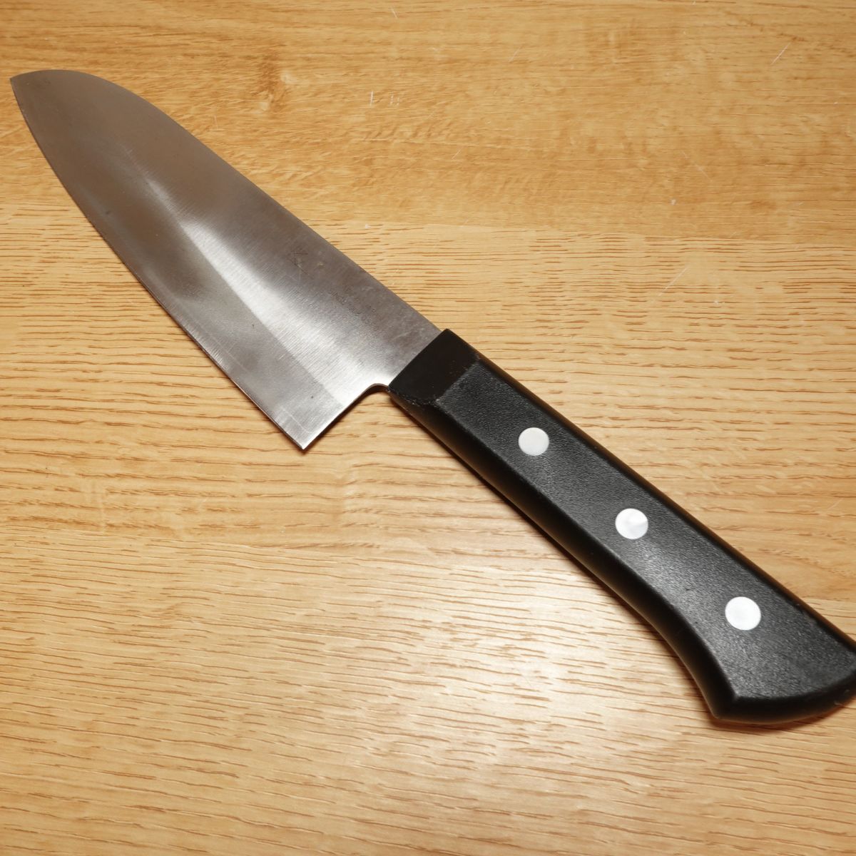 Couteau Santoku Seki-Magoroku Moegi, aiguisé, polyvalent, couteau occidental, à double tranchant, acier inoxydable, Moegi, KAI