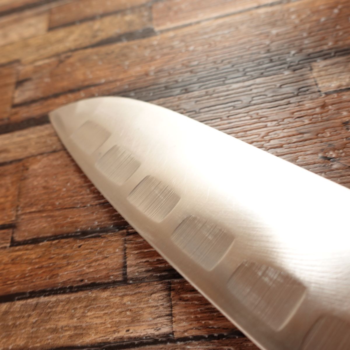 Couteau Santoku Takumi-waza, aiguisé, alvéolé, en acier inoxydable, couteau tout usage