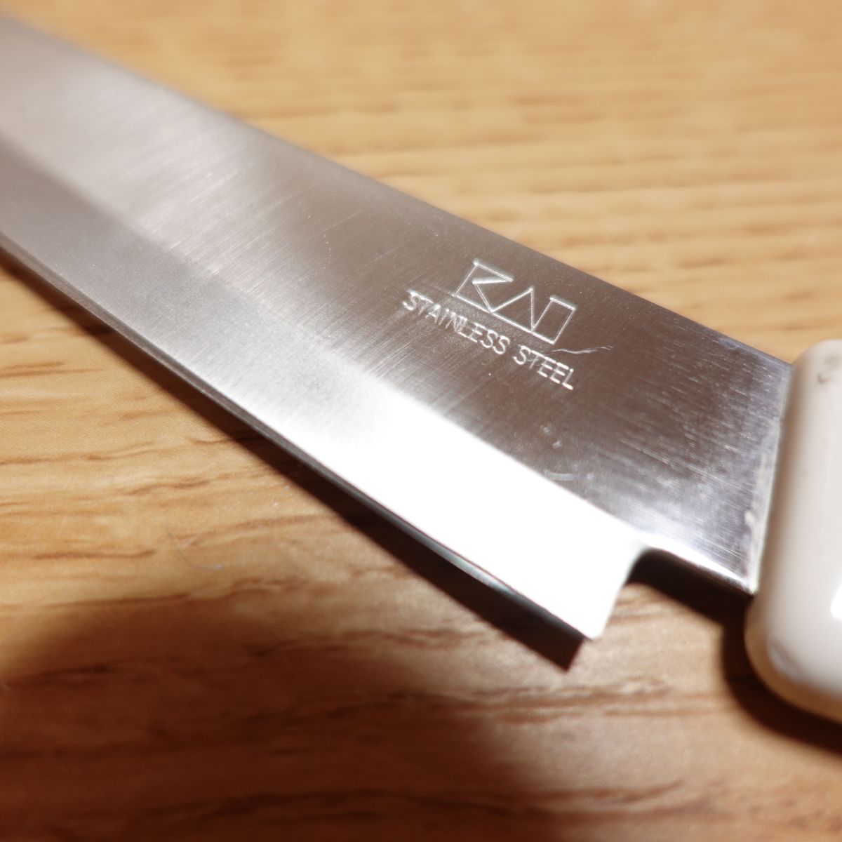 KAI Petty Knife, geschärft, Obstmesser, Edelstahl, mit Scheide, zweischneidig