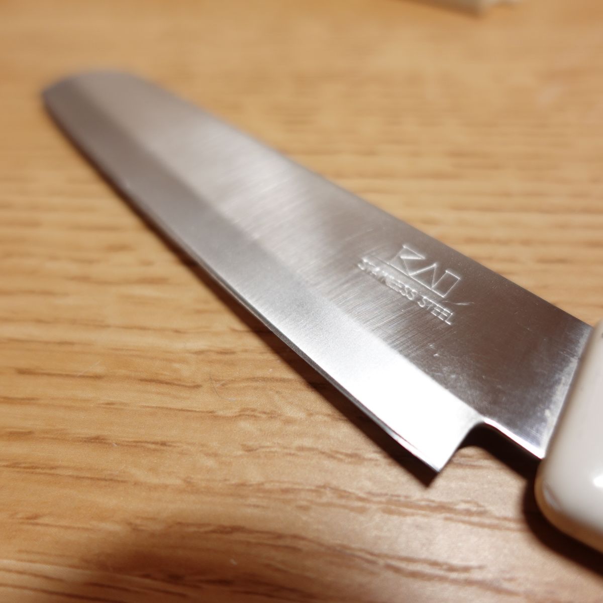 KAI Petty Knife, geschärft, Obstmesser, Edelstahl, mit Scheide, zweischneidig