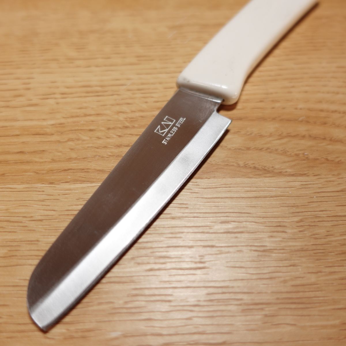 KAI Petty Knife, geschärft, Obstmesser, Edelstahl, mit Scheide, zweischneidig