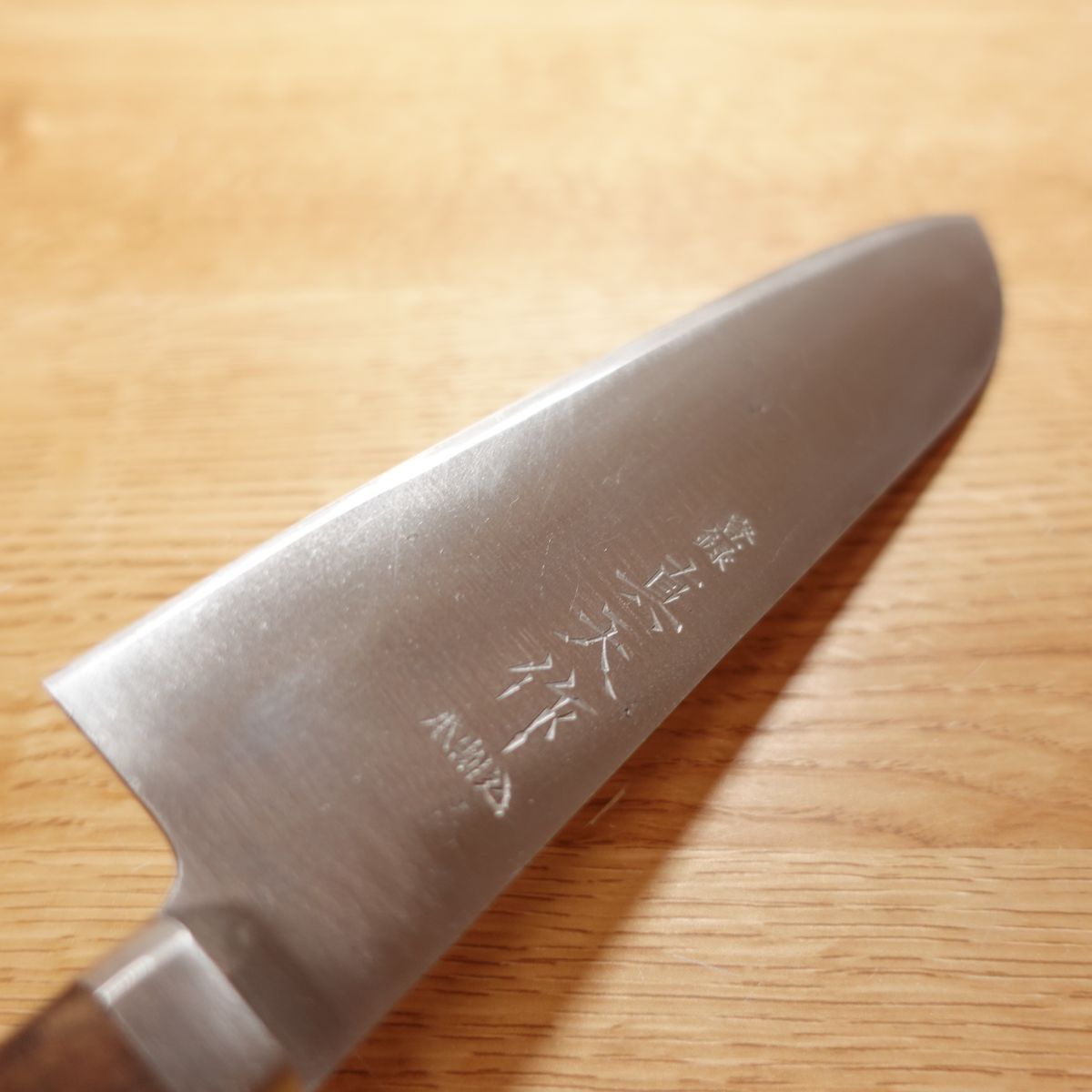 Maten Saku Santokumesser, geschärft, Allzweckmesser, Hon-Warikomi, Suncraft, Made in Japan, zweischneidig