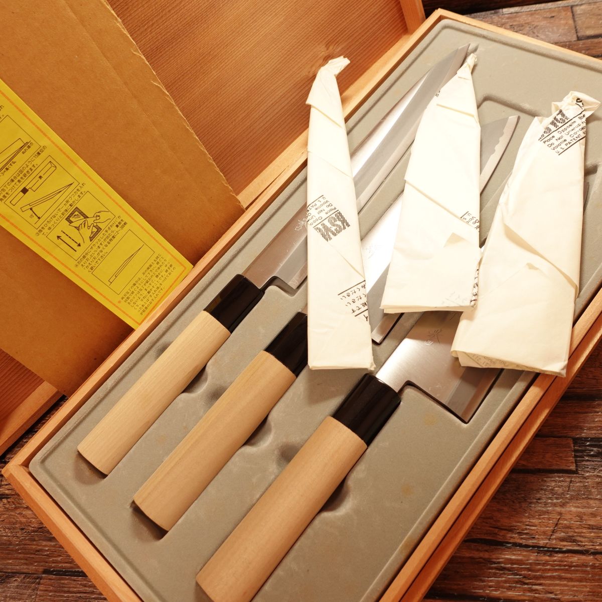 Sakai Homare 3-piece Set, Sharpened, Yanagiba Knife, Japanese Santoku Knife, Aideba Knife, Wooden Box, Unused, Dead Stock