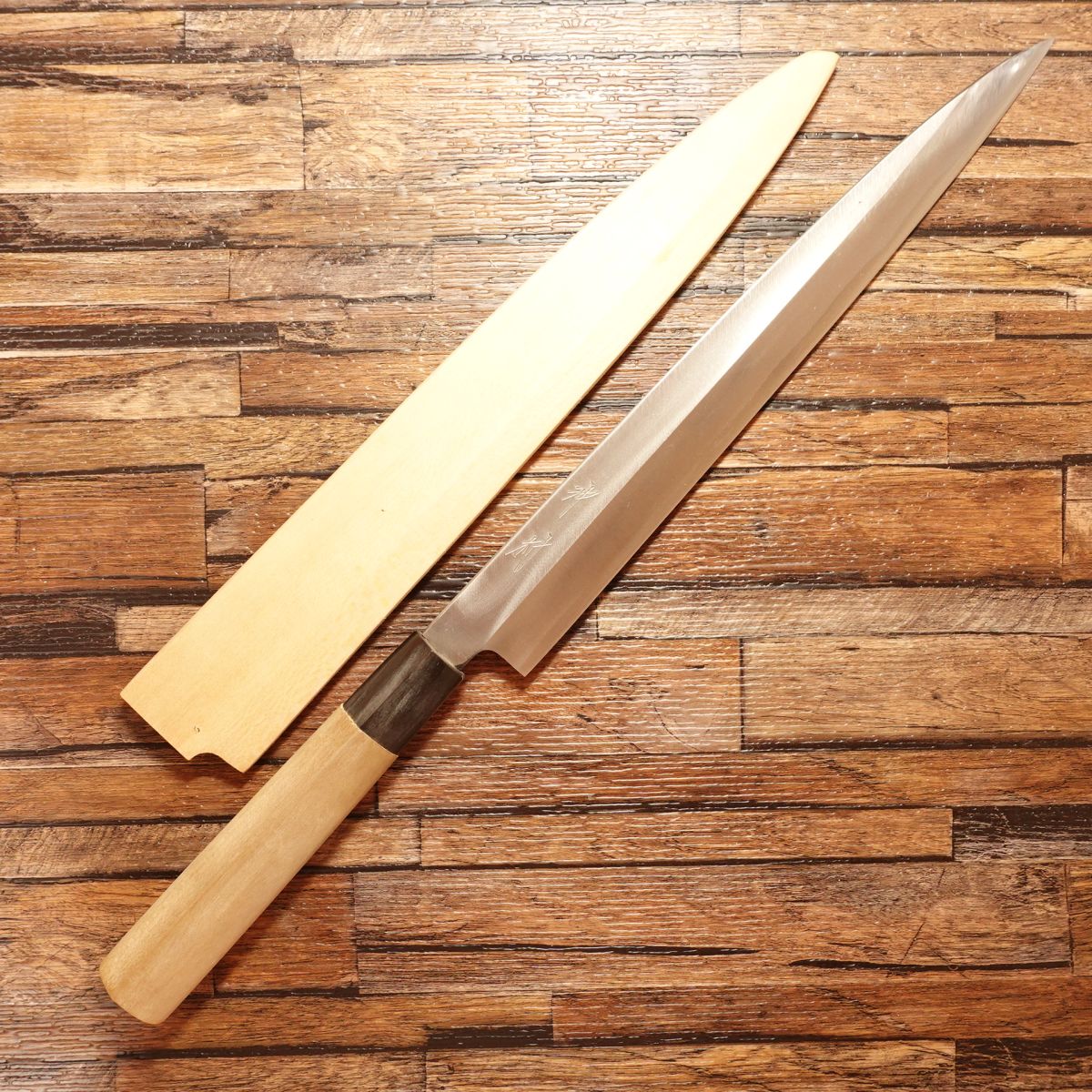 Goh Umanosuke Yoshihiro Yanagiba Knife, Sharpened, Water Buffalo Horn Handle, Sashimi Knife, Hon-Tanren, with Engraving and Wooden Sheath, Nearly Unused