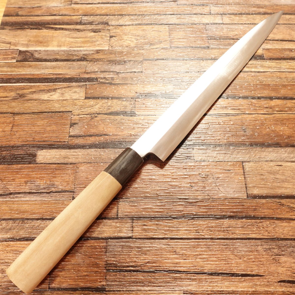 Goh Umanosuke Yoshihiro Yanagiba Knife, Sharpened, Water Buffalo Horn Handle, Sashimi Knife, Hon-Tanren, with Engraving and Wooden Sheath, Nearly Unused