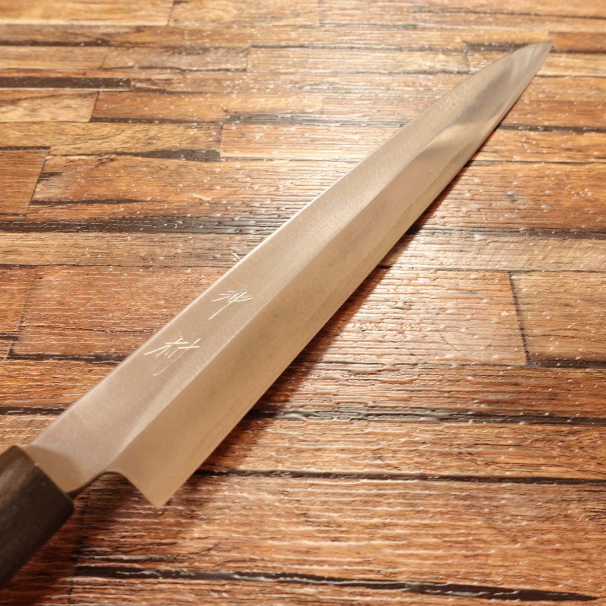 Goh Umanosuke Yoshihiro Yanagiba Knife, Sharpened, Water Buffalo Horn Handle, Sashimi Knife, Hon-Tanren, with Engraving and Wooden Sheath, Nearly Unused