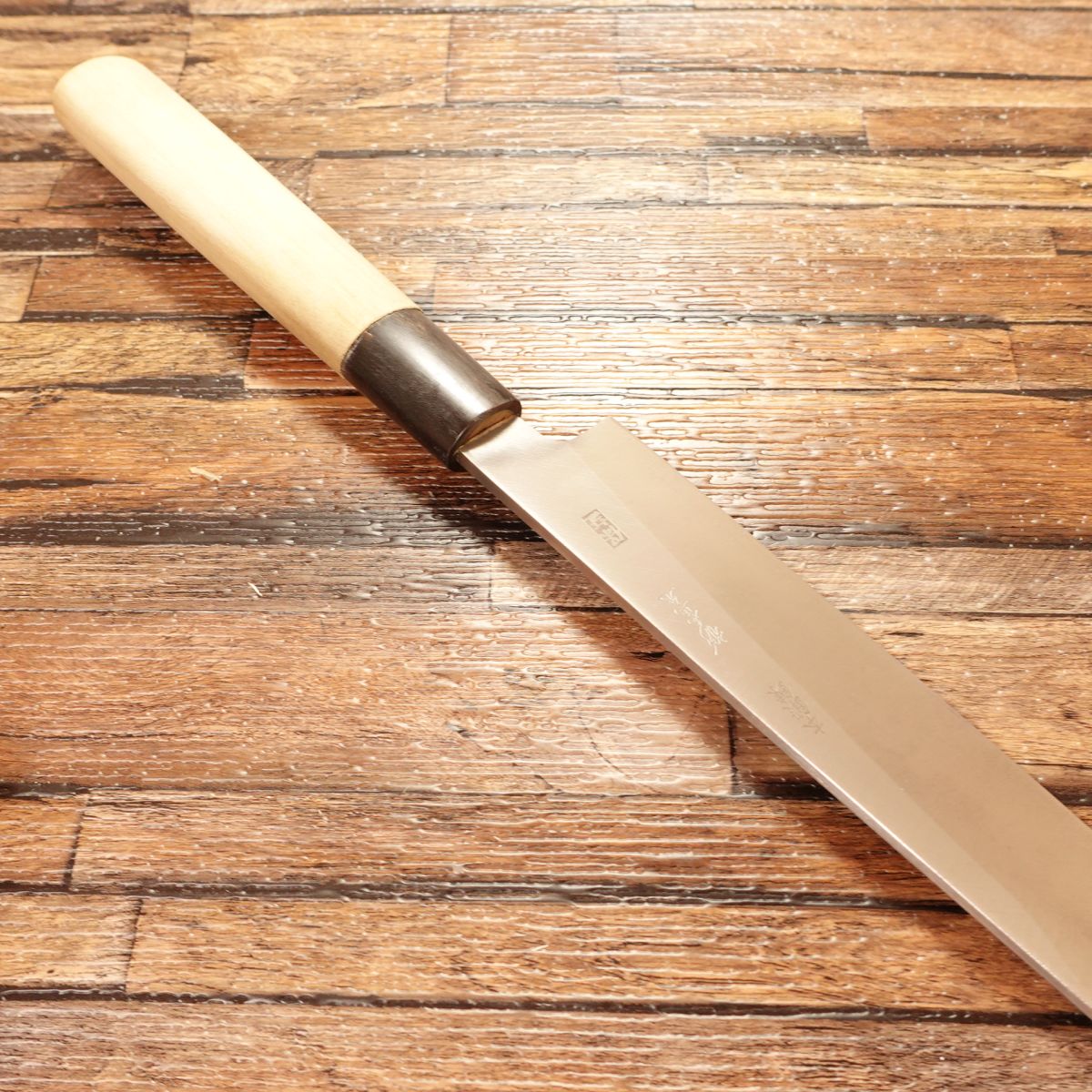 Goh Umanosuke Yoshihiro Yanagiba Knife, Sharpened, Water Buffalo Horn Handle, Sashimi Knife, Hon-Tanren, with Engraving and Wooden Sheath, Nearly Unused