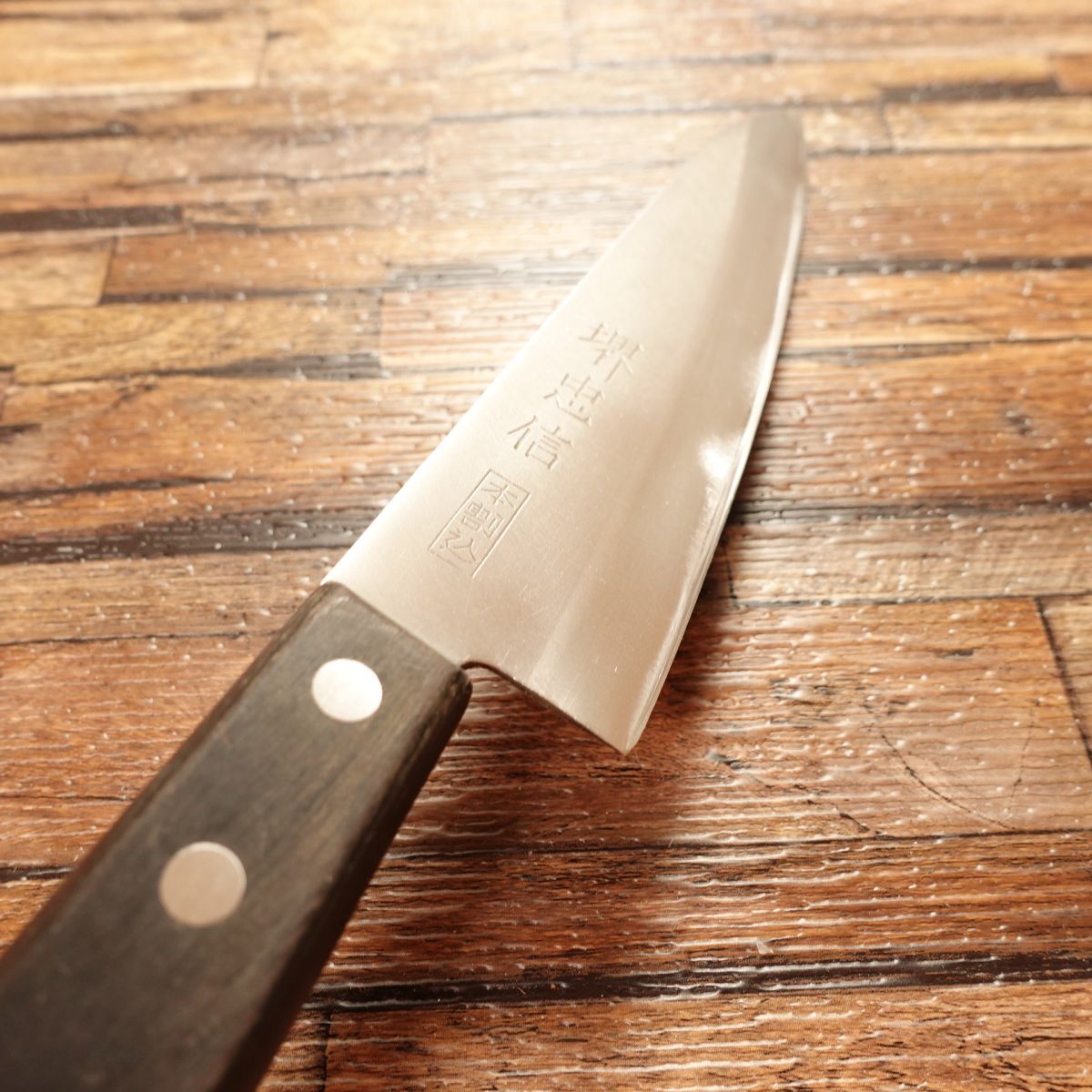 Sakai Tadanobu Santoku Knife, Sharpened, All-Purpose Knife, Hon-Warikomi, 3-layered, Double Bevel