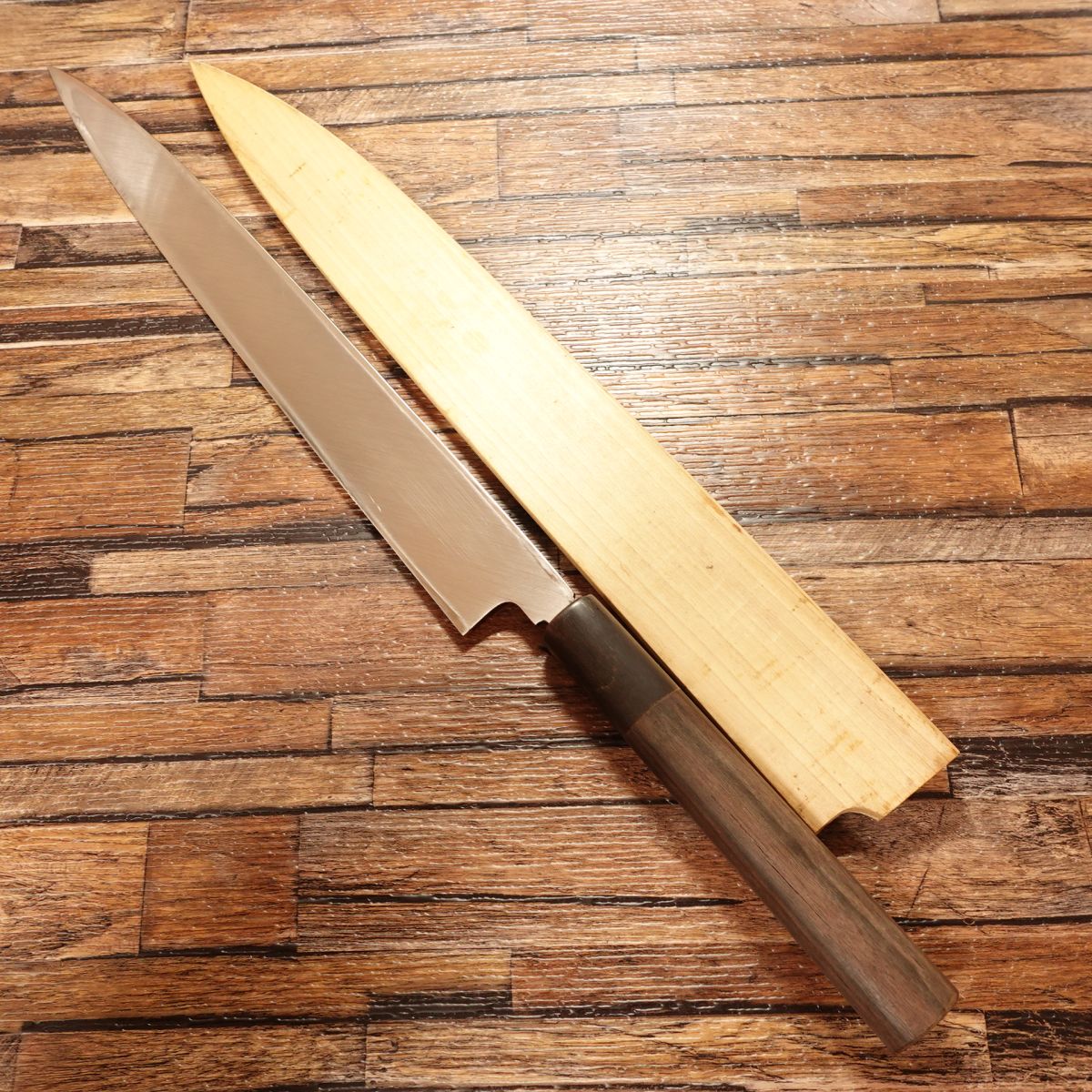 Yanagiba Knife, Sharpened, High-Grade Stainless Steel, Water Buffalo Handle, Sashimi Knife, No Engraving, Mirror Finish, Nearly Unused Stored Item, Comes with Wooden Sheath