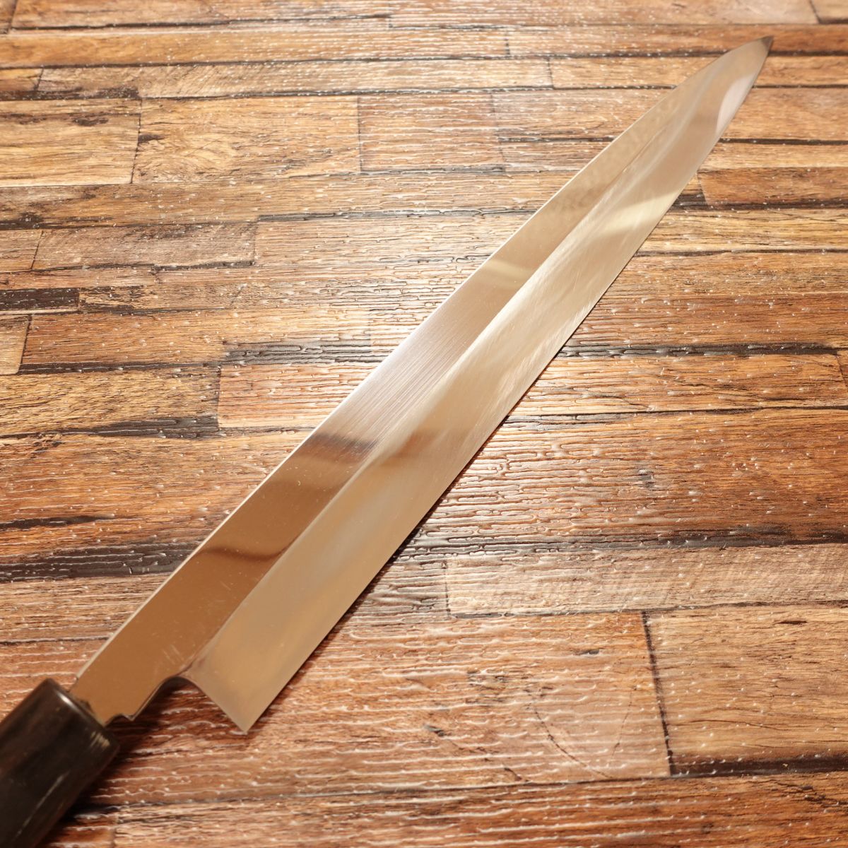 Yanagiba Knife, Sharpened, High-Grade Stainless Steel, Water Buffalo Handle, Sashimi Knife, No Engraving, Mirror Finish, Nearly Unused Stored Item, Comes with Wooden Sheath