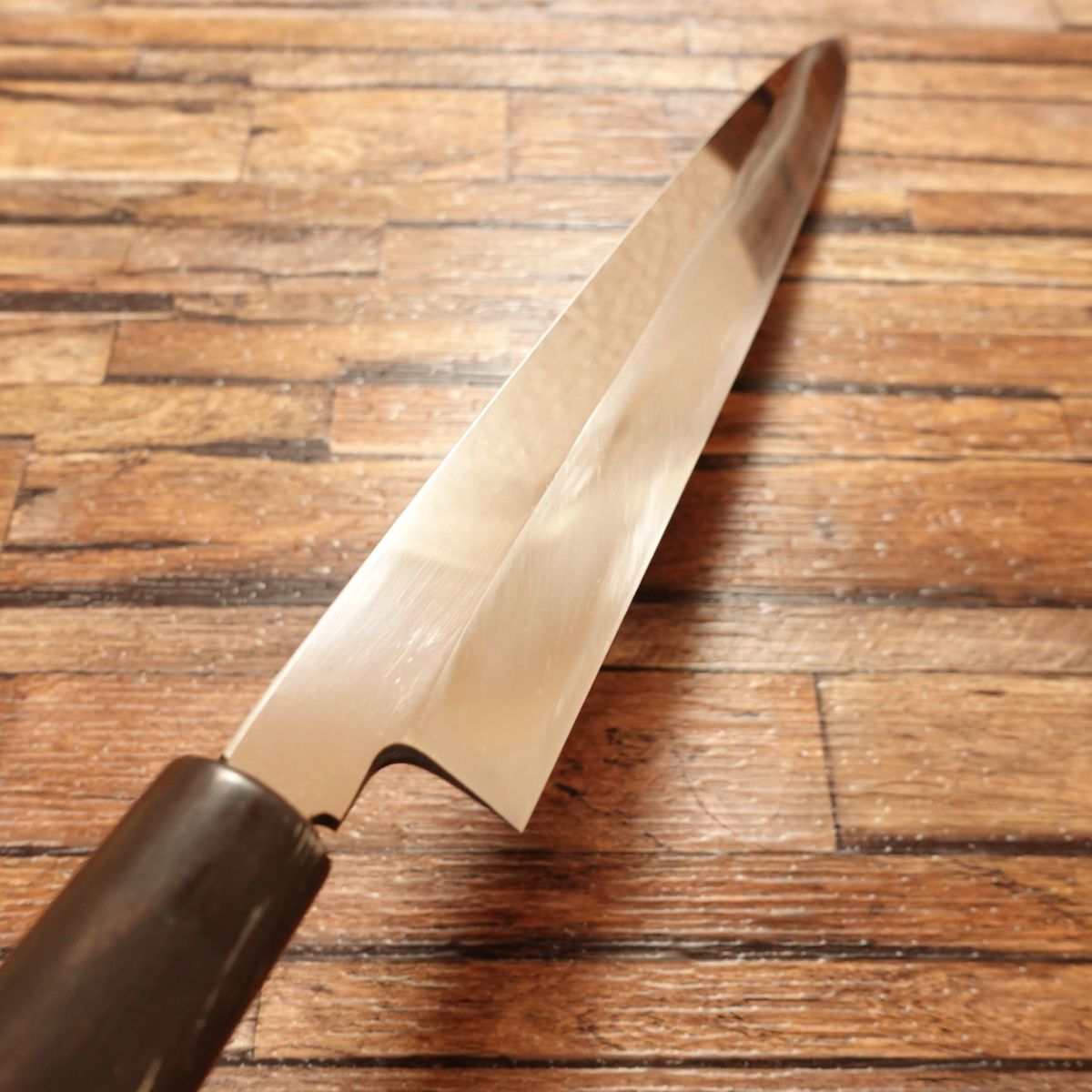 Yanagiba Knife, Sharpened, High-Grade Stainless Steel, Water Buffalo Handle, Sashimi Knife, No Engraving, Mirror Finish, Nearly Unused Stored Item, Comes with Wooden Sheath