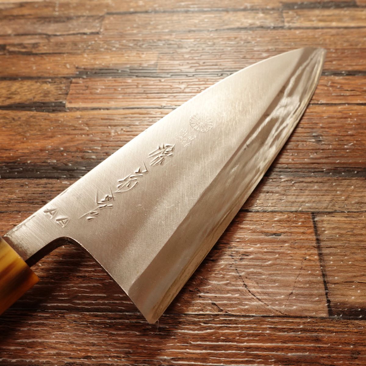 Minamoto Kikusuga Deba Knife, Sharpened, Buffalo Horn Handle, “AA” Grade, Chrysanthemum Crest, 150mm