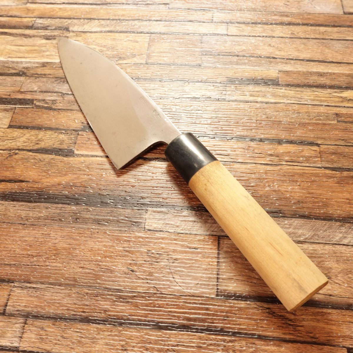 Kaneyuu Deba Knife, Sharpened, Black-Forged, Hammered Finish, Yasuki Steel, Carbon Forge, “Shu” Grade, 155mm