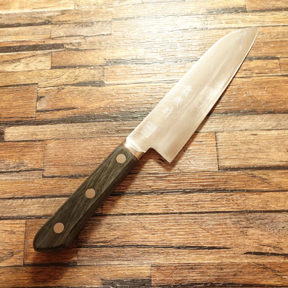 Jikko Santoku Knife, Sharpened, Rust-Resistant Warikomi, GOLD Series, All-Purpose Knife, Jikko-made, 170mm