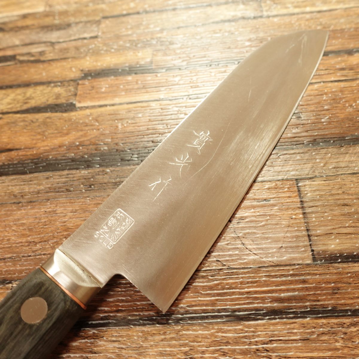 Jikko Santoku Knife, Sharpened, Rust-Resistant Warikomi, GOLD Series, All-Purpose Knife, Jikko-made, 170mm