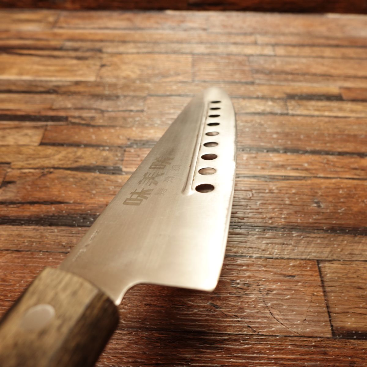 Ajimisaki Santoku Knife, Sharpened, Perforated, Special Steel, TV Shopping Model, 210mm