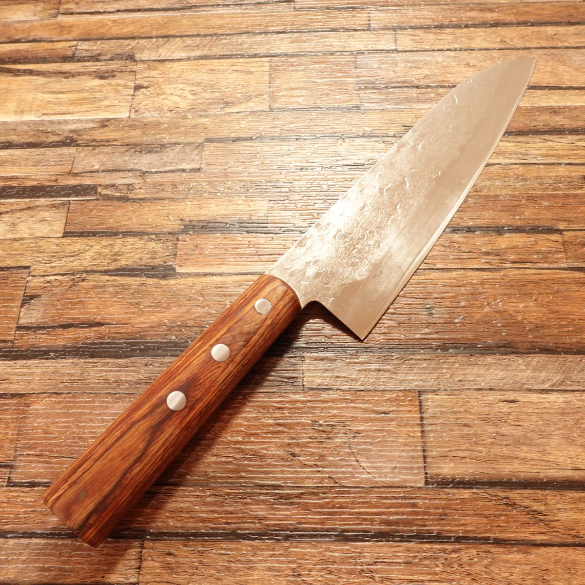 Hozugawa Santoku Knife, Sharpened, Yoshisada, All-Purpose Knife, Hammer Pattern, Honwarikomi, Special Edition, 180mm