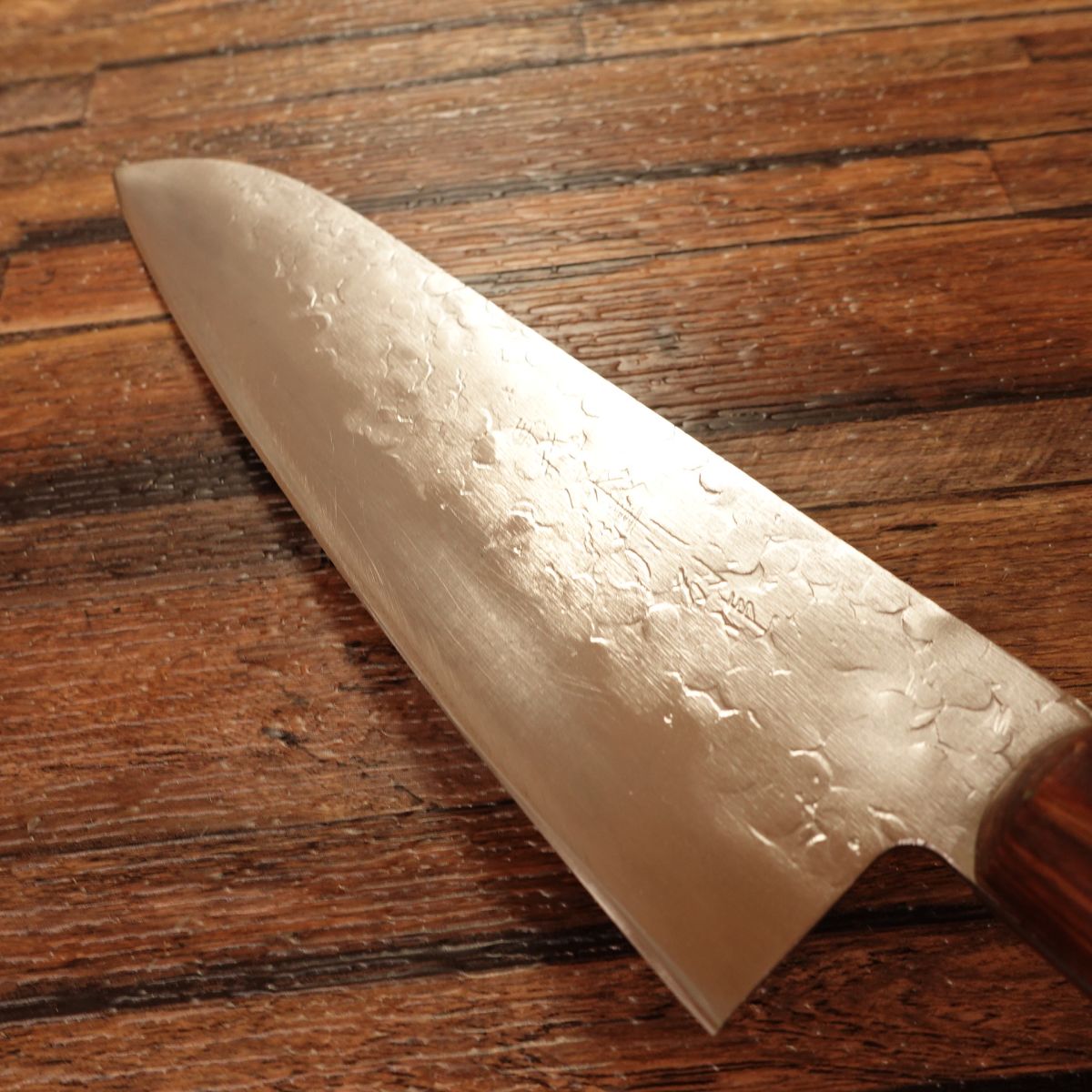 Hozugawa Santoku Knife, Sharpened, Yoshisada, All-Purpose Knife, Hammer Pattern, Honwarikomi, Special Edition, 180mm