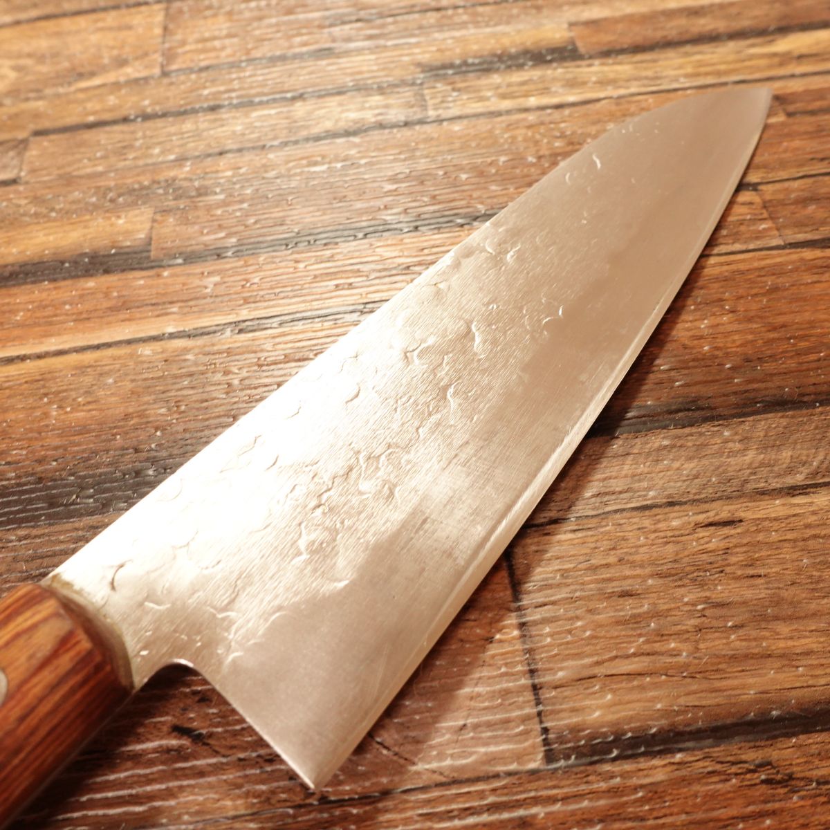 Hozugawa Santoku Knife, Sharpened, Yoshisada, All-Purpose Knife, Hammer Pattern, Honwarikomi, Special Edition, 180mm