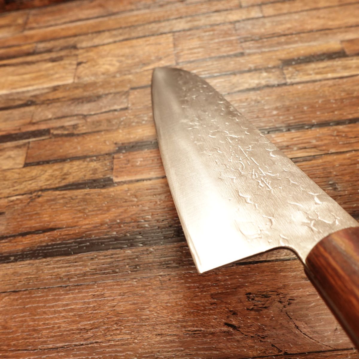 Hozugawa Santoku Knife, Sharpened, Yoshisada, All-Purpose Knife, Hammer Pattern, Honwarikomi, Special Edition, 180mm