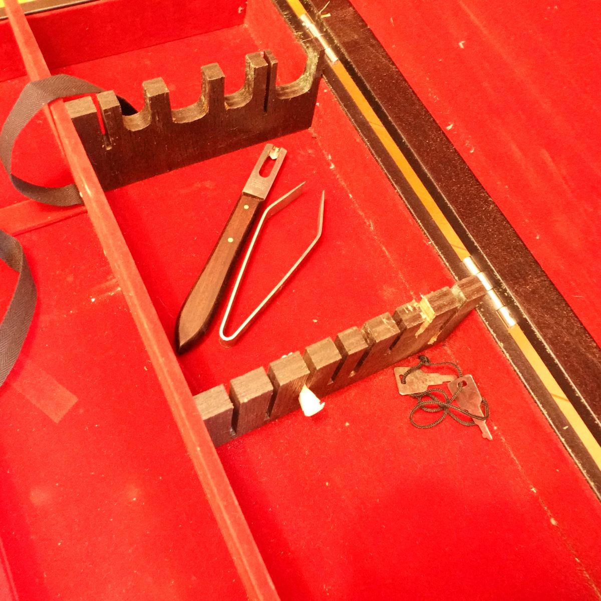 Chef’s Knife Hard Case, Large, Black, Knife Storage Bag with Lock, Accessory Included