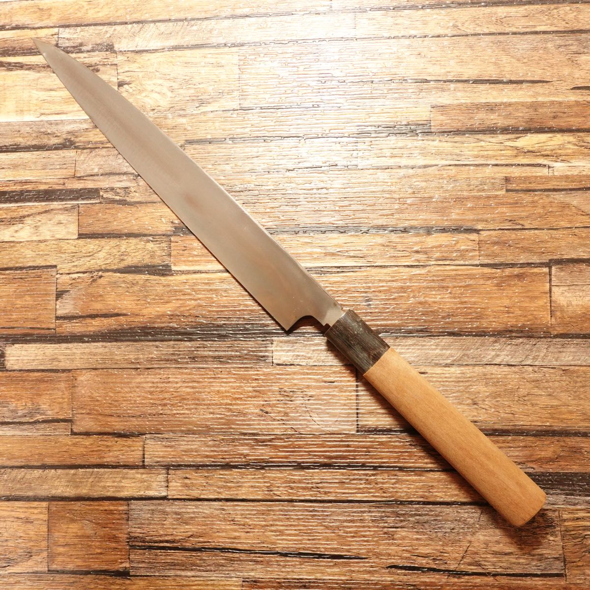 Kikuichimonji Yanagiba Knife, Sharpened, Water Buffalo Handle, Sashimi Knife, Extra-Fine Condition, 245mm