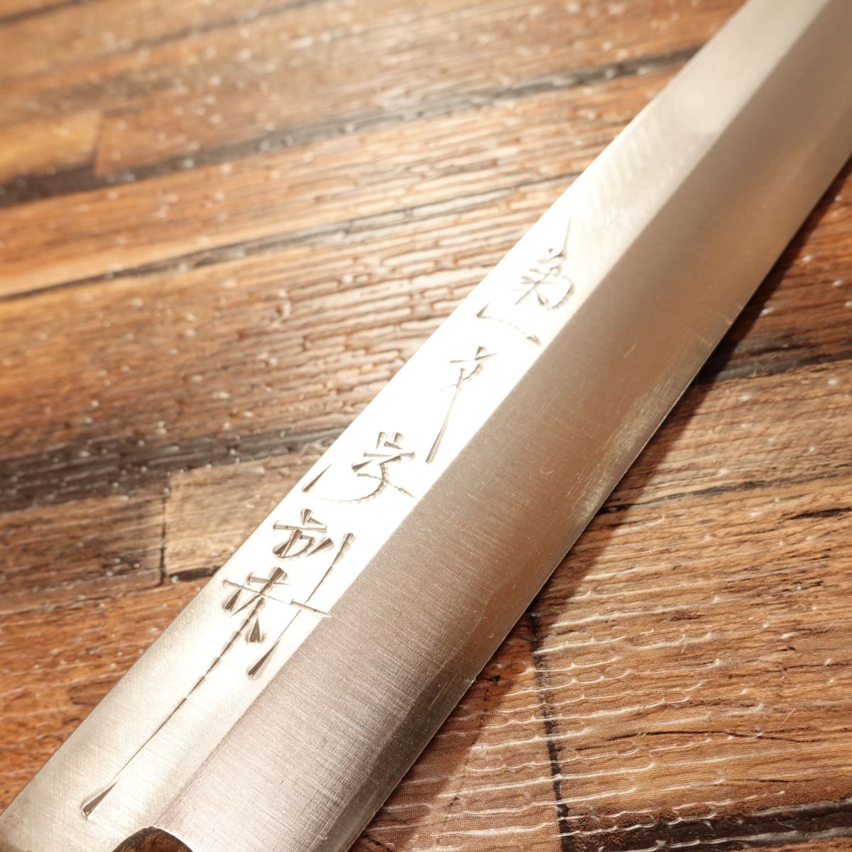Kikuichimonji Yanagiba Knife, Sharpened, Water Buffalo Handle, Sashimi Knife, Extra-Fine Condition, 245mm
