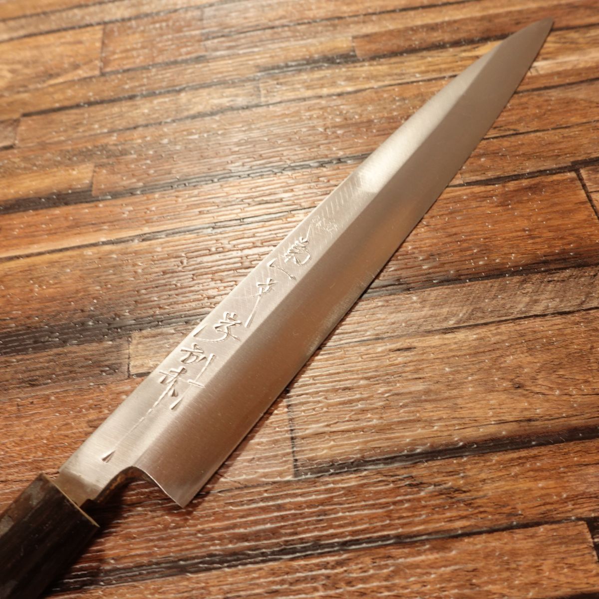 Kikuichimonji Yanagiba Knife, Sharpened, Water Buffalo Handle, Sashimi Knife, Extra-Fine Condition, 245mm