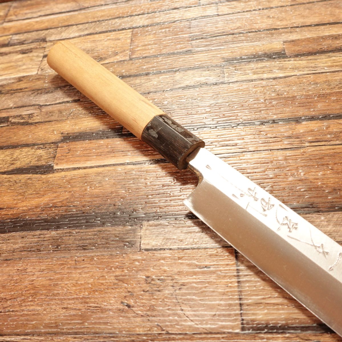 Kikuichimonji Yanagiba Knife, Sharpened, Water Buffalo Handle, Sashimi Knife, Extra-Fine Condition, 245mm