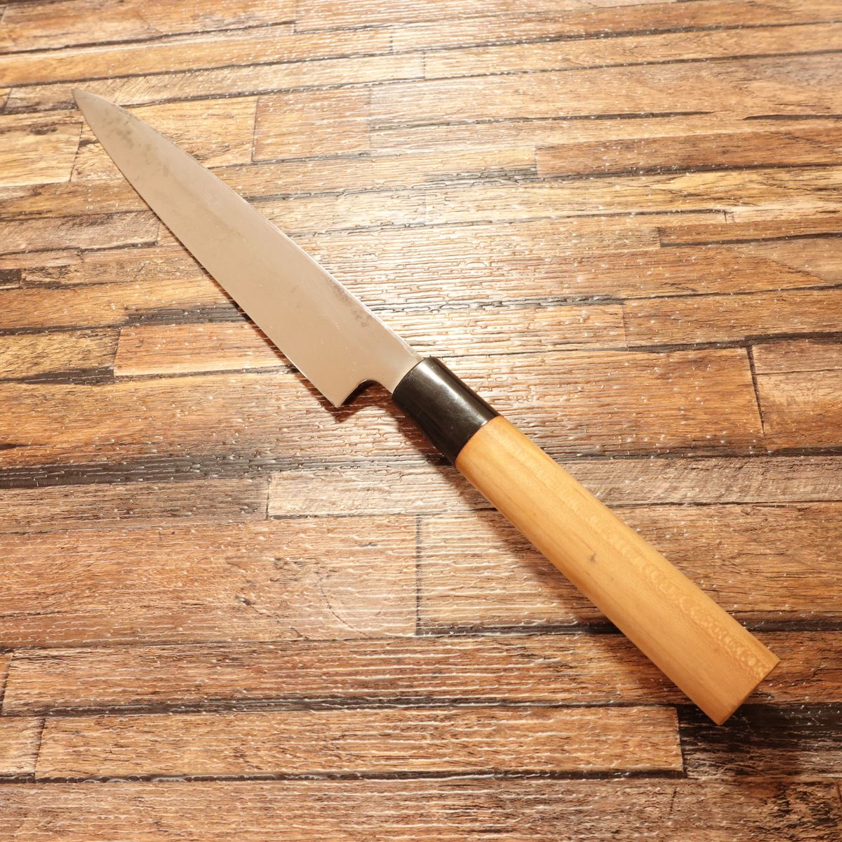 Mitake Yanagiba Knife, Sharpened, Kurouchi, Hammered Pattern, Sashimi Knife, Excellent Condition, 210mm