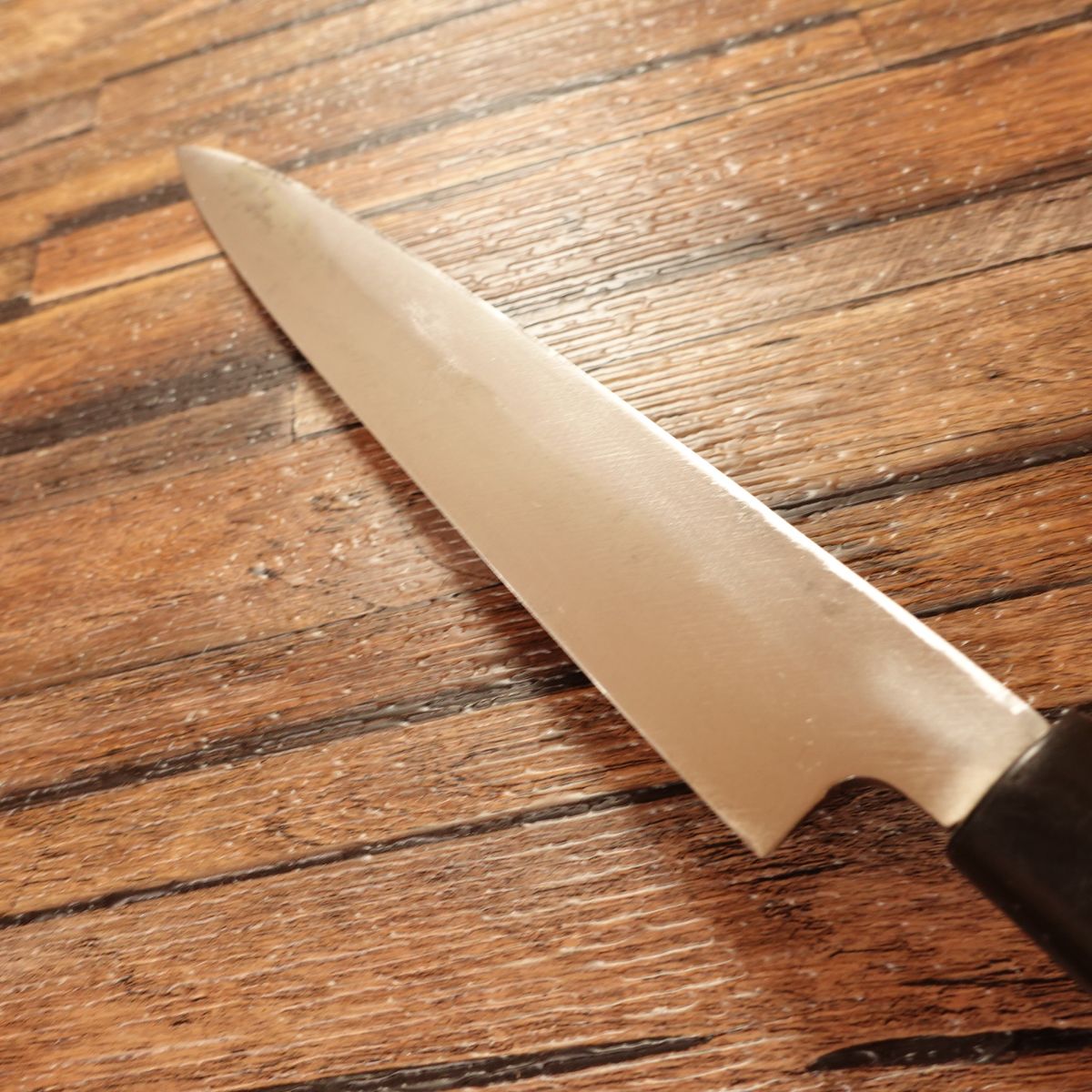 Mitake Yanagiba Knife, Sharpened, Kurouchi, Hammered Pattern, Sashimi Knife, Excellent Condition, 210mm