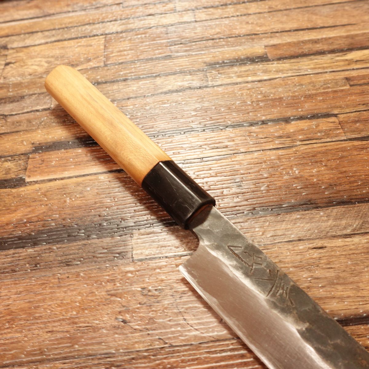 Mitake Yanagiba Knife, Sharpened, Kurouchi, Hammered Pattern, Sashimi Knife, Excellent Condition, 210mm