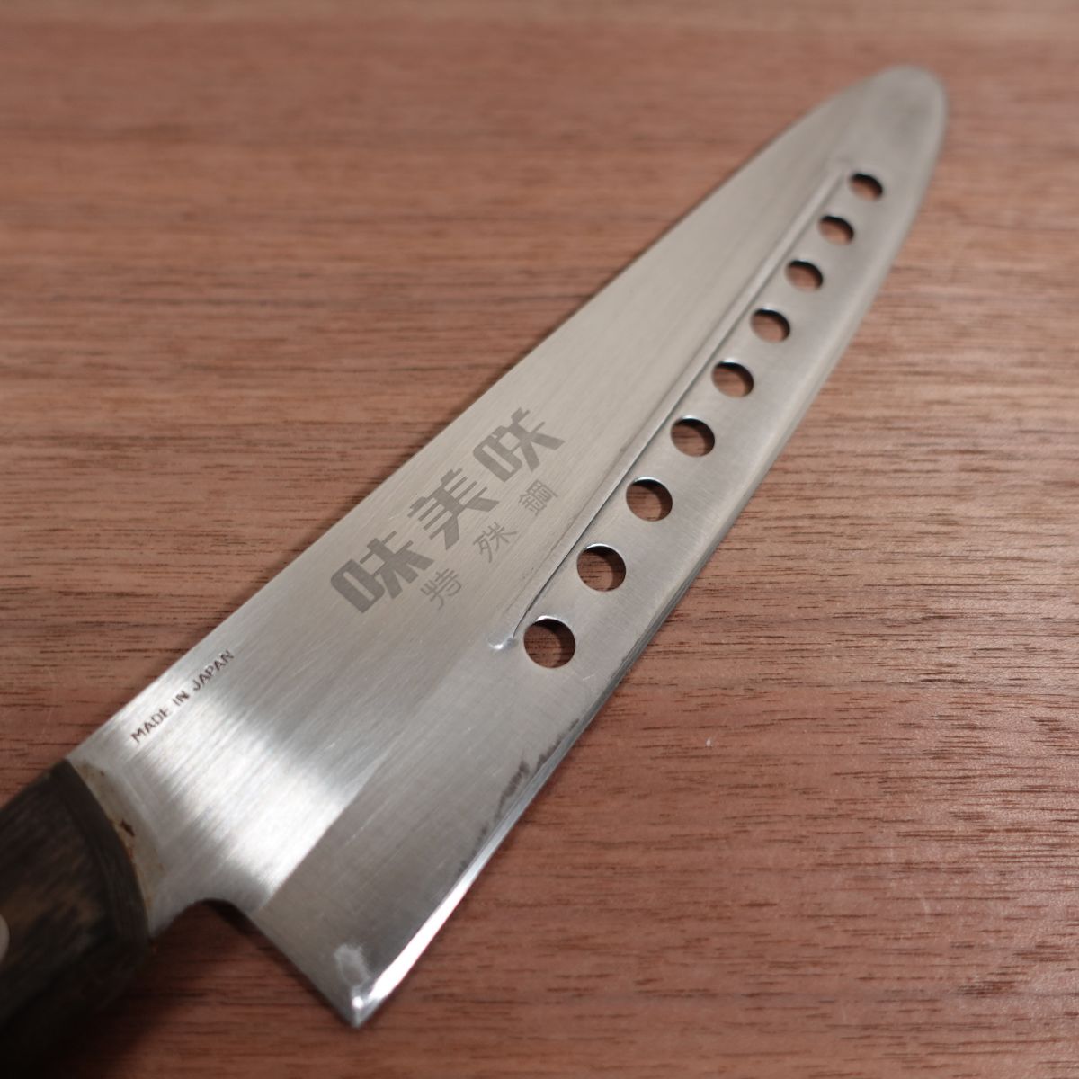 Ajimisaki Gyuto Knife, Sharpened, All-Purpose Knife, Granton Edge, TV Shopping Model, Special Steel, 205mm