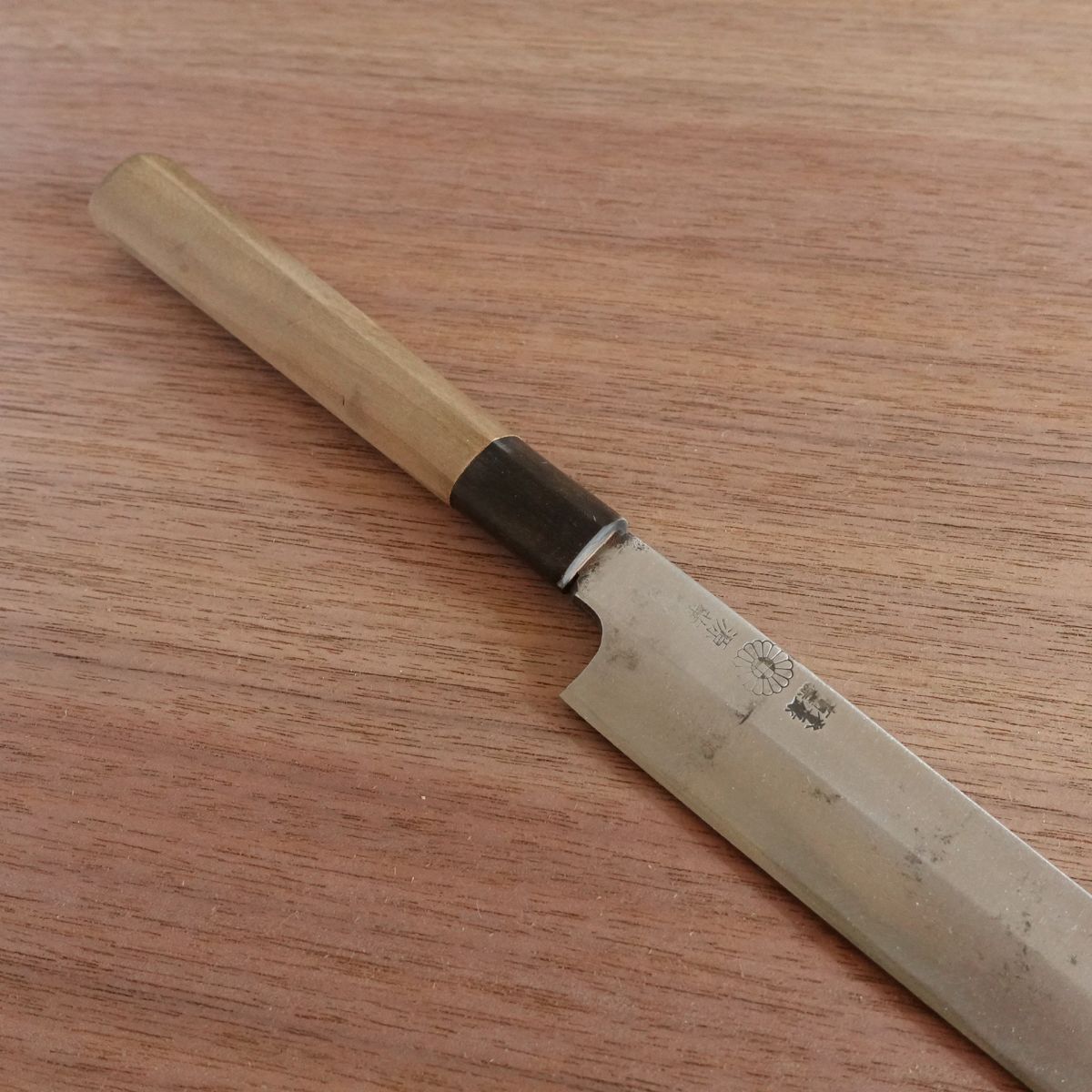 Minamoto Kikusuga Yanagiba Knife, Sharpened, Water Buffalo Handle, Sashimi Knife, 200mm