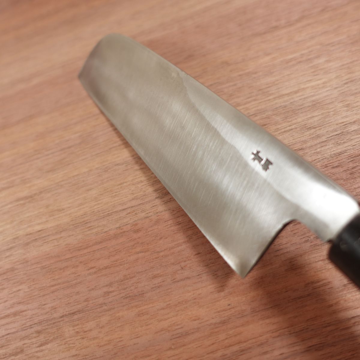 Aritsugu Kamagata Usuba Messer, geschliffen, Blaustahl, Wasserbüffelhorngriff, Kansai-Stil, Betsuuchi, 230mm