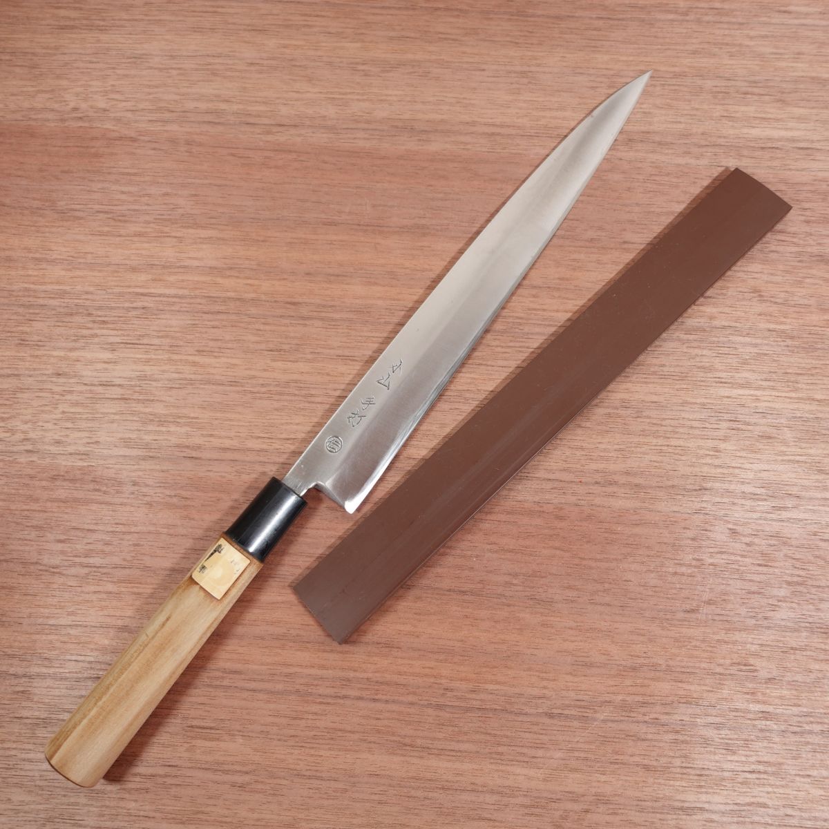 Oyama Yanagiba Knife, Sharpened, Hand-Forged, Den, Sashimi Knife, Kumamoto Traditional Craft, Sticker Remaining on Handle, Protective Cover Included, Lightly Used, 250mm