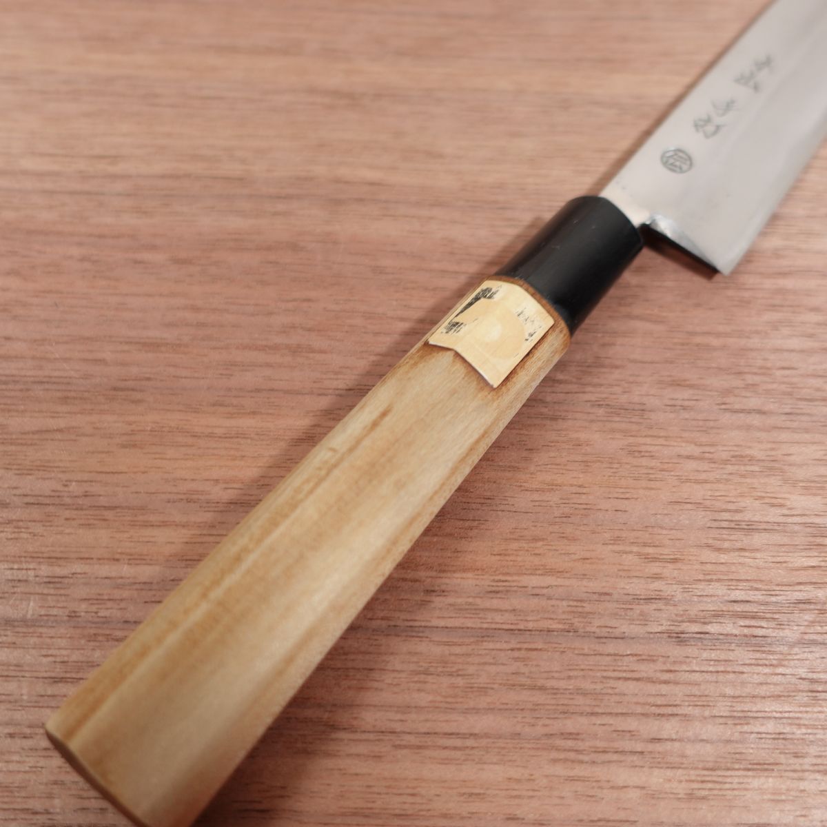 Oyama Yanagiba Knife, Sharpened, Hand-Forged, Den, Sashimi Knife, Kumamoto Traditional Craft, Sticker Remaining on Handle, Protective Cover Included, Lightly Used, 250mm