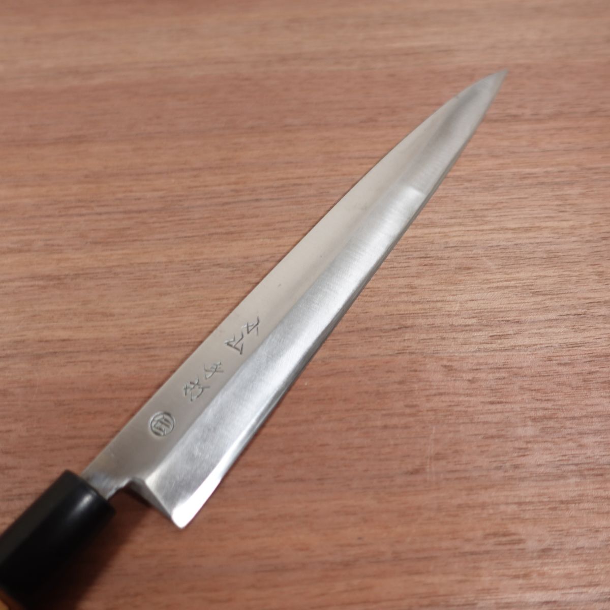 Oyama Yanagiba Knife, Sharpened, Hand-Forged, Den, Sashimi Knife, Kumamoto Traditional Craft, Sticker Remaining on Handle, Protective Cover Included, Lightly Used, 250mm
