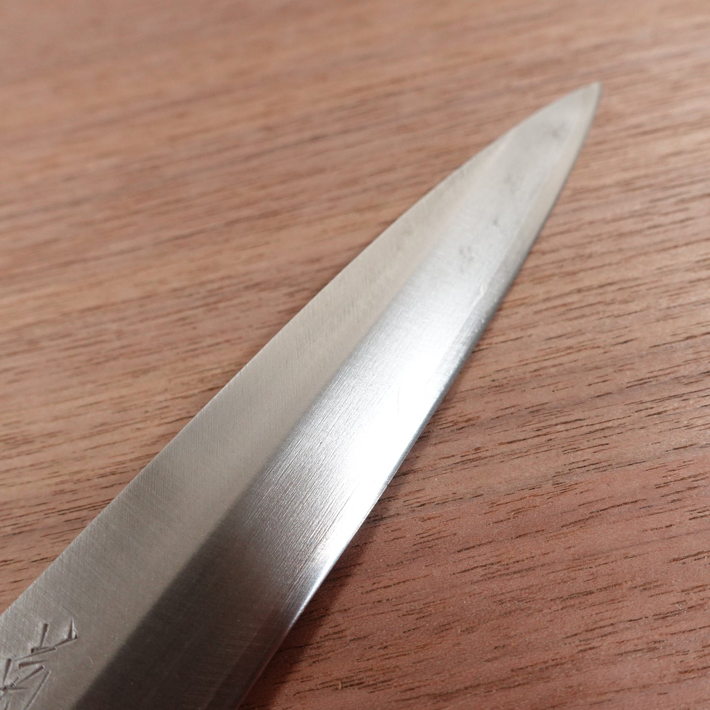 Kikuichimonji Yanagiba Knife, Sharpened, Water Buffalo Handle, Sashimi Knife, Special Make, Minimal Signs of Use, 215mm