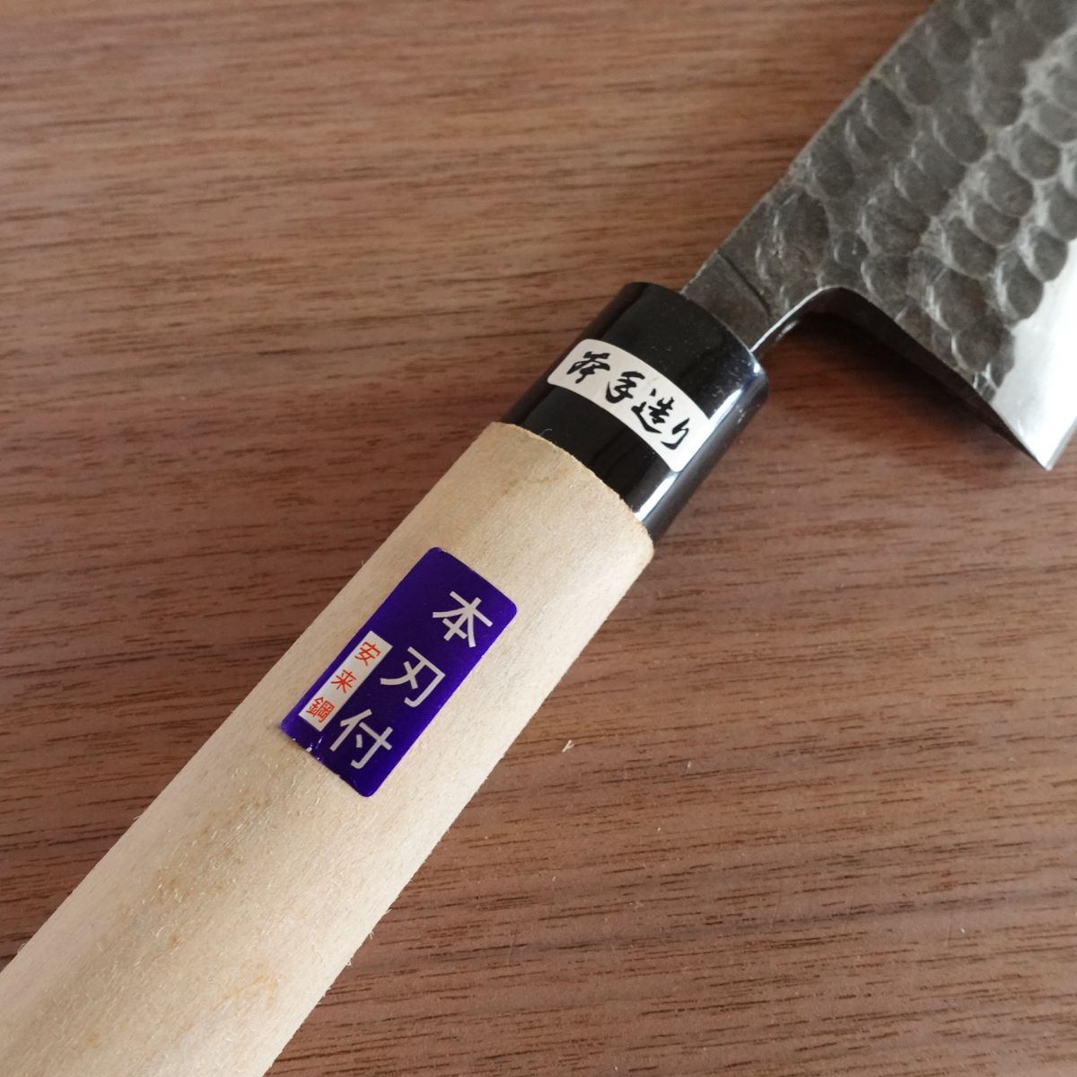 Yasuki Carbon Geschmiedetes Großes Deba-Messer, Geschliffen, Kurouchi-Finish, Gehämmertes Muster, Nahezu Unbenutzter Lagerartikel, Verpackt, 215mm