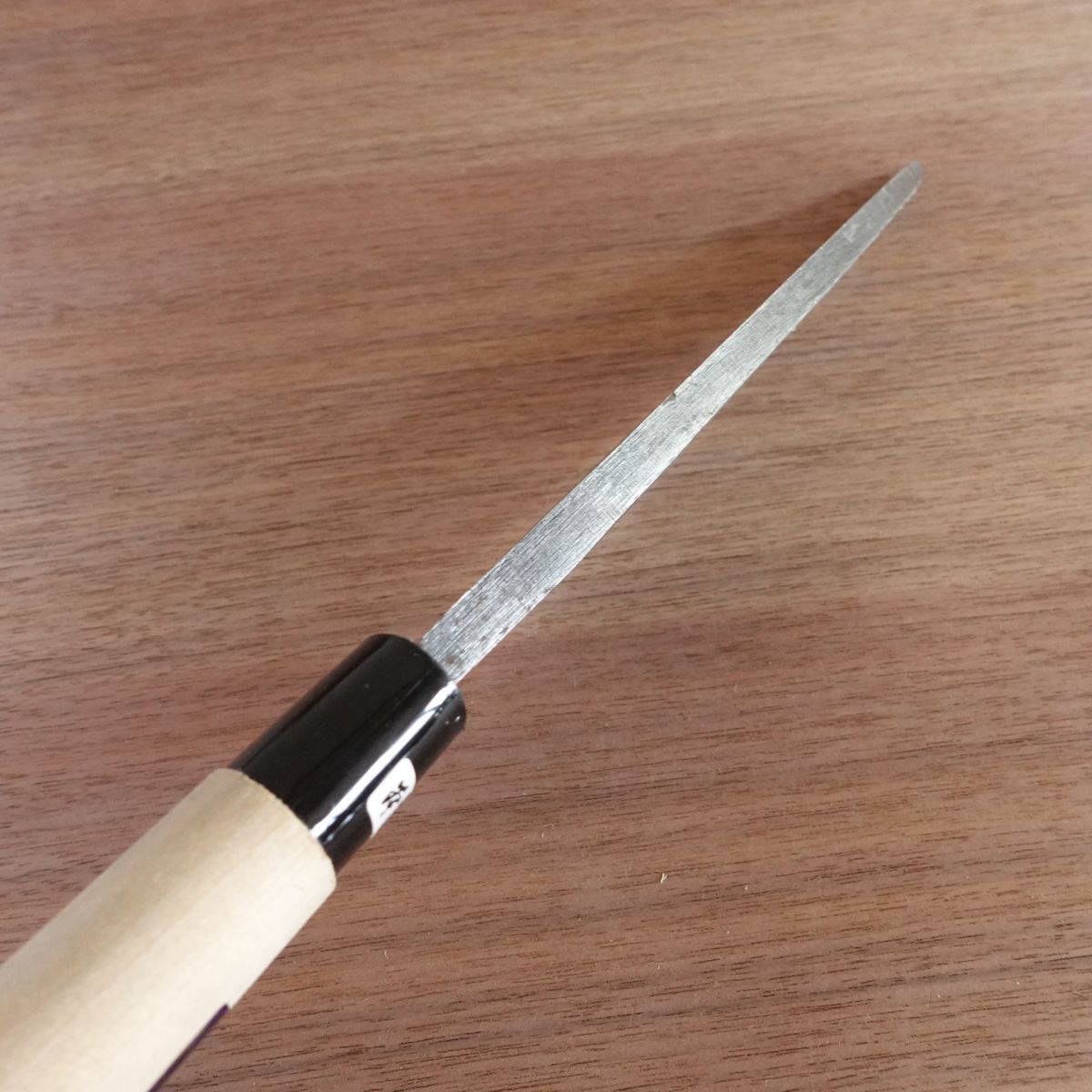 Yasuki Carbon Geschmiedetes Großes Deba-Messer, Geschliffen, Kurouchi-Finish, Gehämmertes Muster, Nahezu Unbenutzter Lagerartikel, Verpackt, 215mm