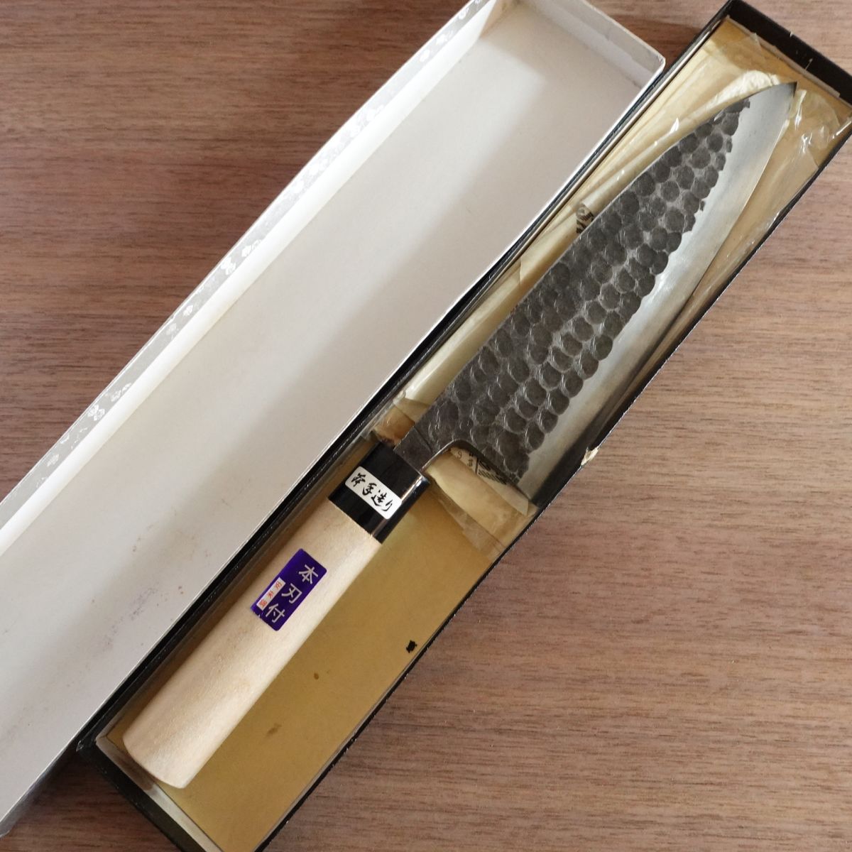 Yasuki Carbon Geschmiedetes Großes Deba-Messer, Geschliffen, Kurouchi-Finish, Gehämmertes Muster, Nahezu Unbenutzter Lagerartikel, Verpackt, 215mm